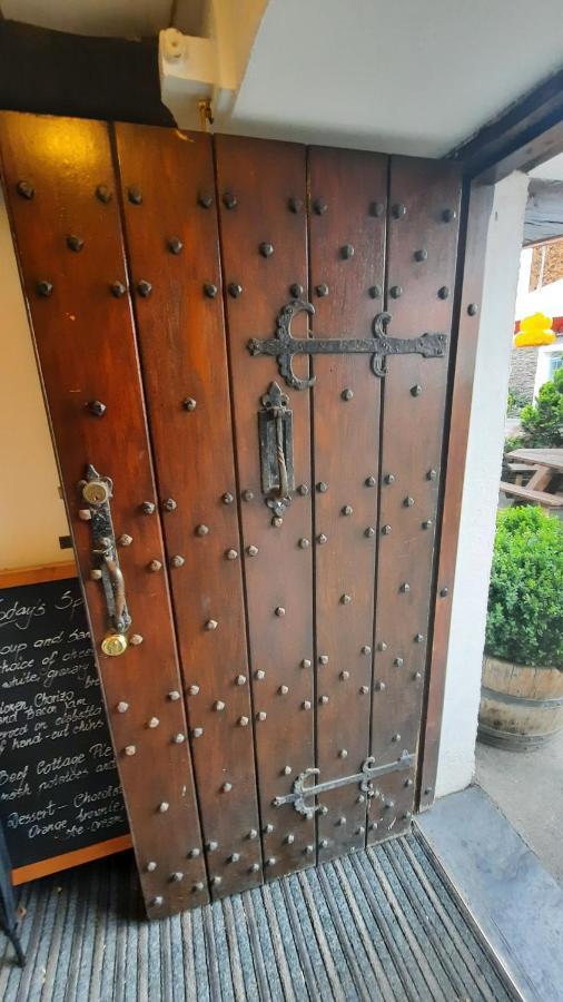 Kings Arms Hotel Хоуксхед Экстерьер фото